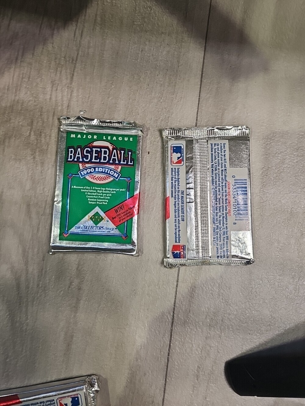 1990 Upper Deck MLB Baseball Cards Unopened Foil Packs Find Reggie 2 Pack bundle